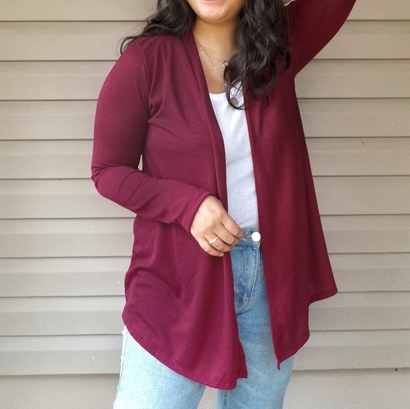 DREAMING OF REVELRY CARDIGAN IN WINE RED - Picture 2 of 4